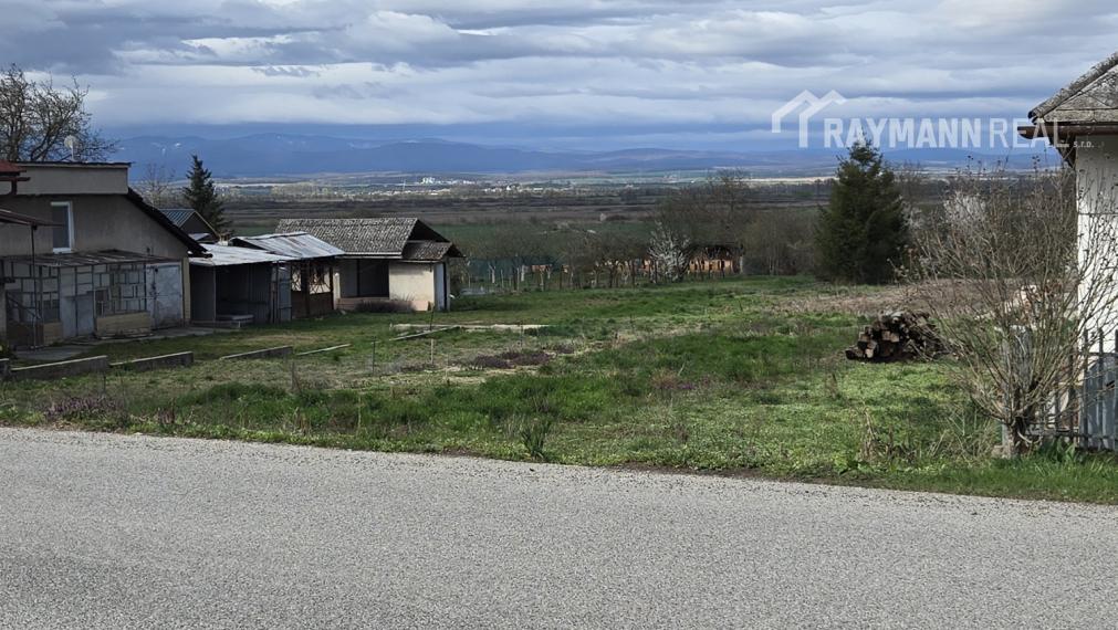 Exkluzívny stavebný pozemok v centre obce Vyšný Lánec.