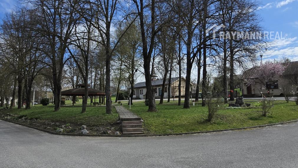 Exkluzívny stavebný pozemok v centre obce Vyšný Lánec.