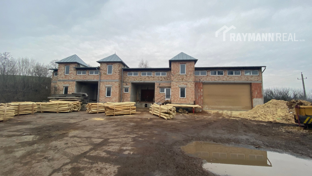 Na predaj podnikateľská budova, sklady, obchodný priestor v Maďarsku, obec Méra.