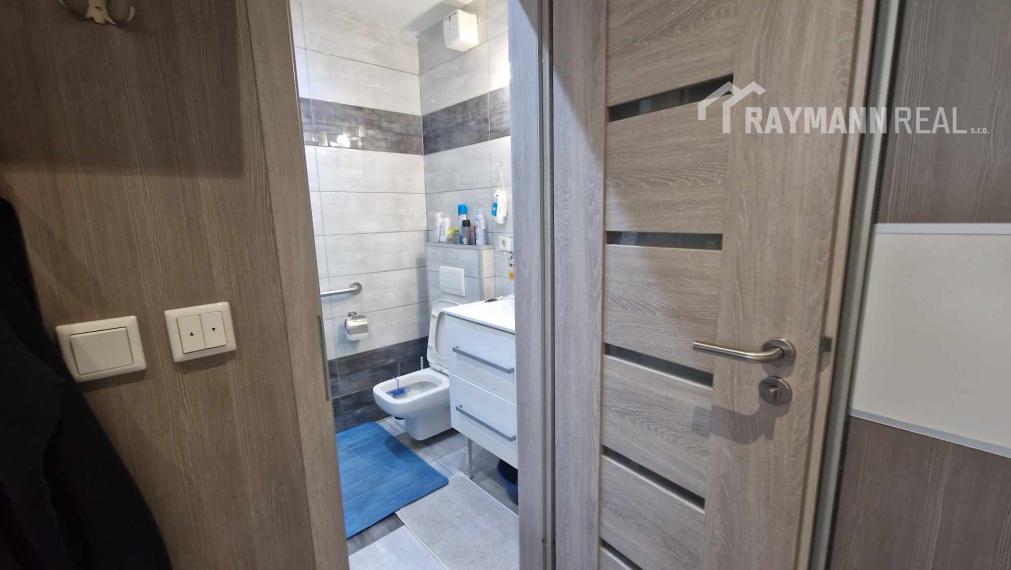 Na prenájom pekný 2-izbový byt Na hore