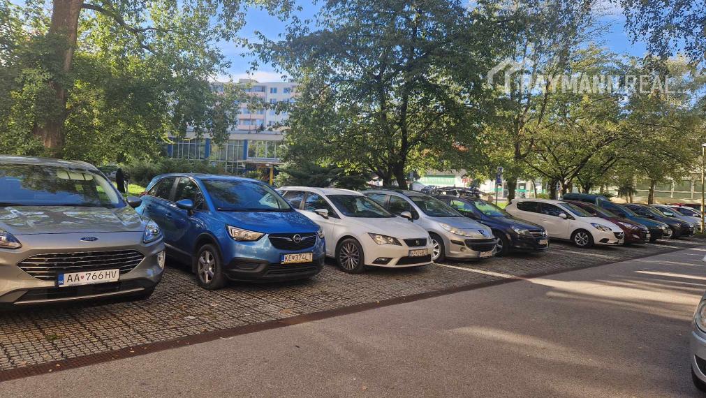 Na prenájom pekný 3-izbový byt na Terase.