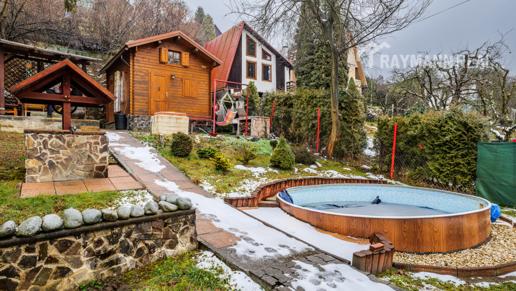 Na predaj rodinná drevená chata v Nižnej Hutke