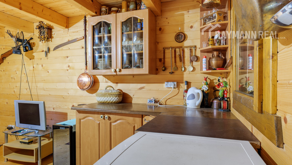 Na predaj rodinná drevená chata v Nižnej Hutke