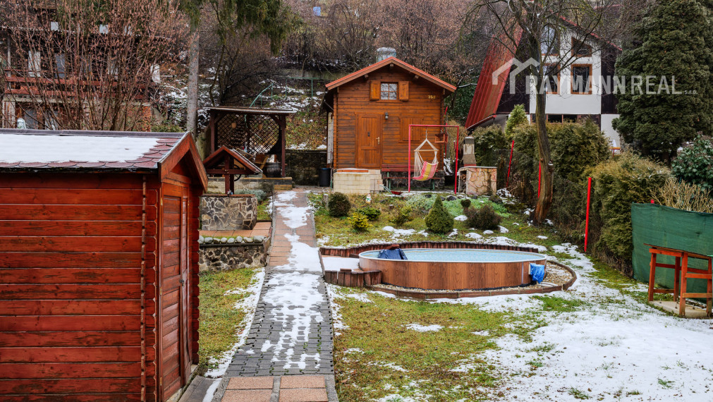 Na predaj rodinná drevená chata v Nižnej Hutke