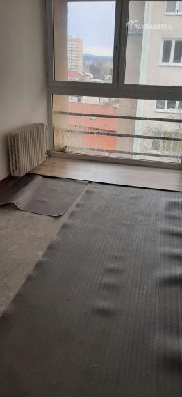 Prenájom  3 -izbového  bytu