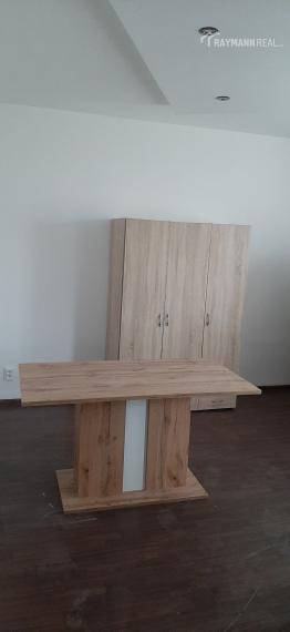 Prenájom  3 -izbového  bytu