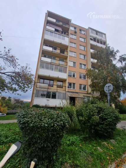 ZNÍŽENÁ CENA Predaj 3 izbového bytu v pôvodnom stave v lokalite sídliska Košice - Sever na Kalvárií, ulica Krupinská