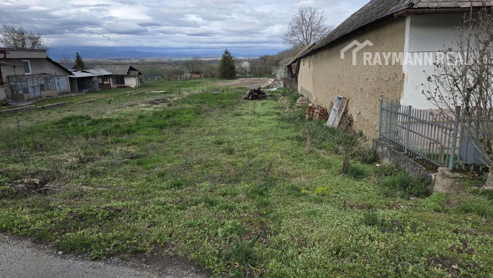 Exkluzívny stavebný pozemok v centre obce Vyšný Lánec.