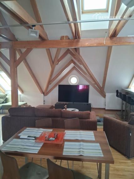 Na prenájom: Luxusný 2-izbový podkrovný byt v centre Košíc – Požiarnická ulica