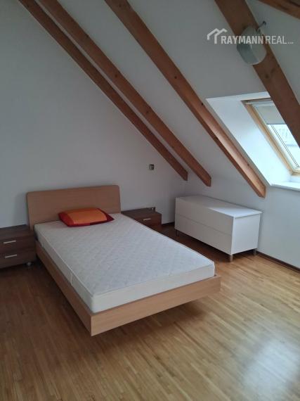 Na prenájom: Luxusný 2-izbový podkrovný byt v centre Košíc – Požiarnická ulica