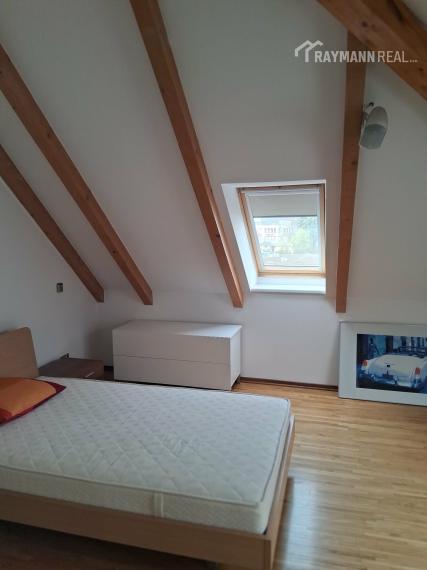 Na prenájom: Luxusný 2-izbový podkrovný byt v centre Košíc – Požiarnická ulica