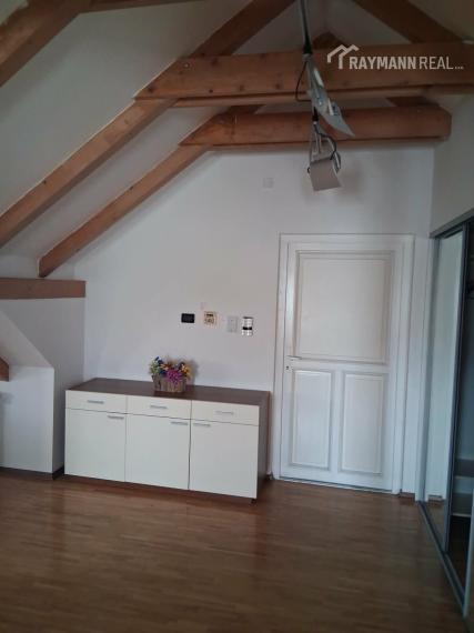 Na prenájom: Luxusný 2-izbový podkrovný byt v centre Košíc – Požiarnická ulica