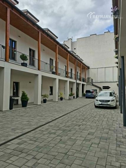 Prenajóm    2 izbového bytu v centre mesta Košice - Námestie osloboditeľov oproti Auparku