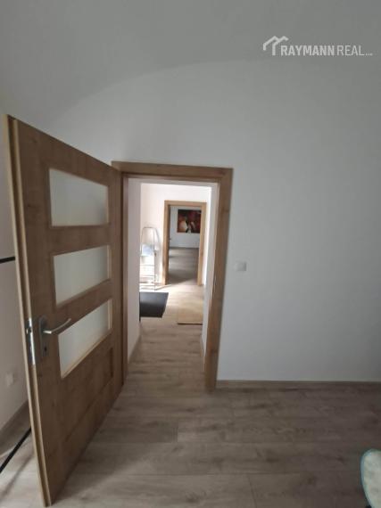 Prenajóm    2 izbového bytu v centre mesta Košice - Námestie osloboditeľov oproti Auparku