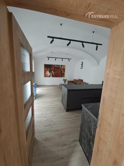Prenajóm    2 izbového bytu v centre mesta Košice - Námestie osloboditeľov oproti Auparku