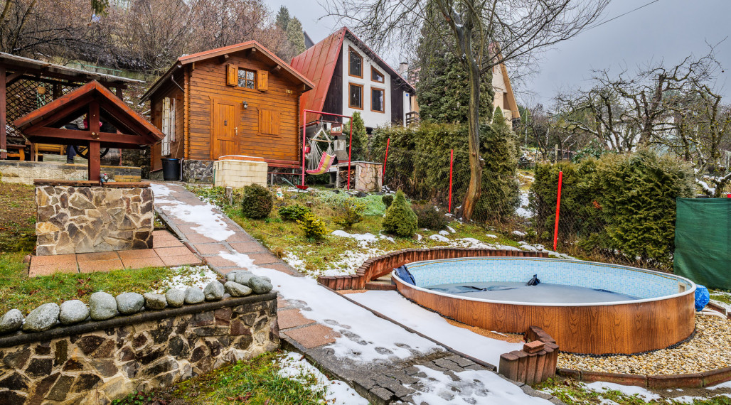 Na predaj rodinná drevená chata v Nižnej Hutke