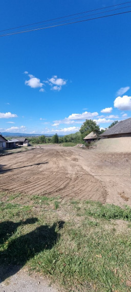 Exkluzívny stavebný pozemok v centre obce Vyšný Lánec.