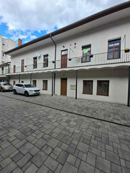Prenajóm    2 izbového bytu v centre mesta Košice - Námestie osloboditeľov oproti Auparku