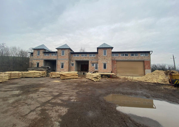 Na predaj podnikateľská budova, sklady, obchodný priestor v Maďarsku, obec Méra.