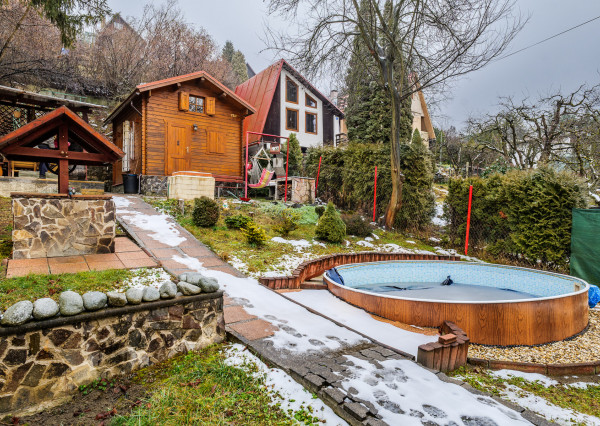 Na predaj rodinná drevená chata v Nižnej Hutke