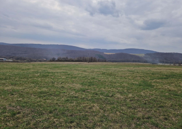 Investičný pozemok v obci Nižný Klátov – 997 m², krásne prostredie