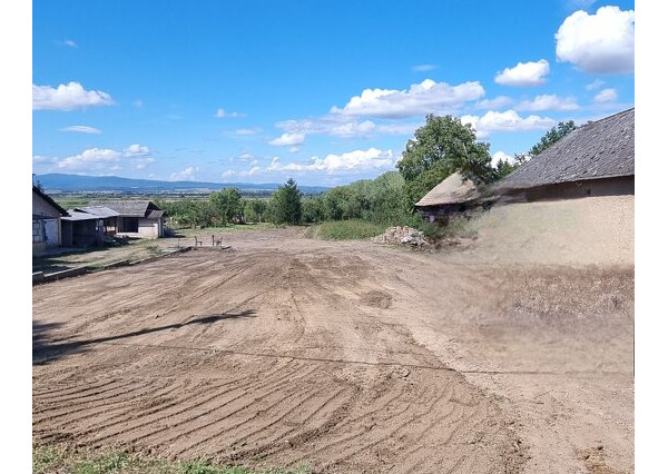 Exkluzívny stavebný pozemok v centre obce Vyšný Lánec.
