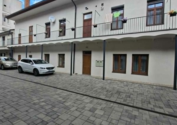 Prenajóm    2 izbového bytu v centre mesta Košice - Námestie osloboditeľov oproti Auparku