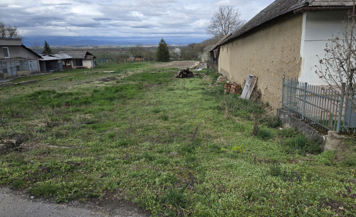 Exkluzívny stavebný pozemok v centre obce Vyšný Lánec. - fotografia 5