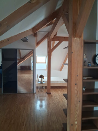 Na prenájom: Luxusný 2-izbový podkrovný byt v centre Košíc – Požiarnická ulica - fotografia 2