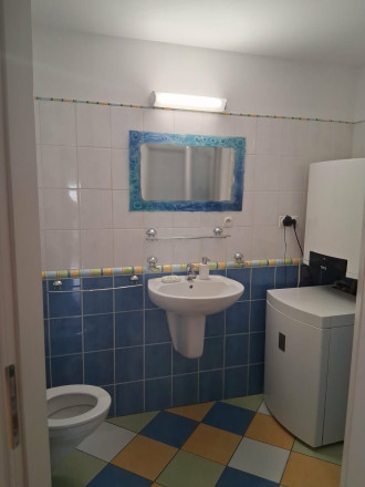Na prenájom: Luxusný 2-izbový podkrovný byt v centre Košíc – Požiarnická ulica - fotografia 17