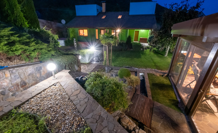 Predaj novostavby luxusnej rezidencie v obci Zádiel - fotografia 14